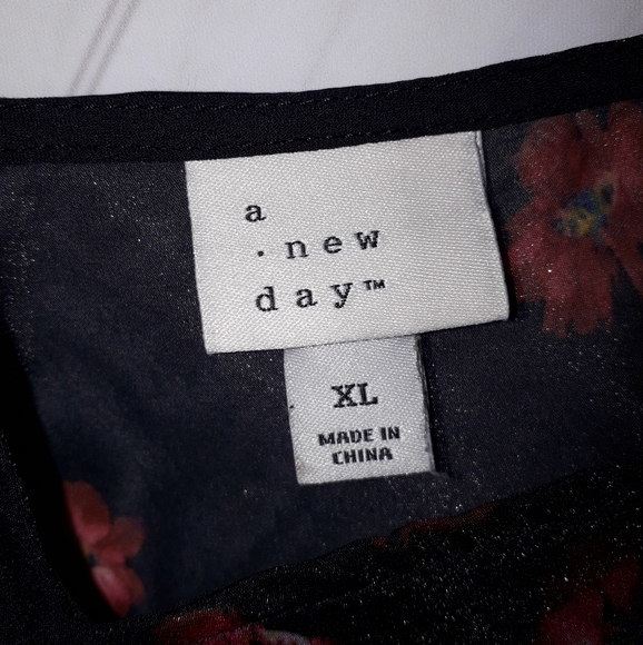 A new day floral black, red sheer sleevele… - Picture 8 of 8